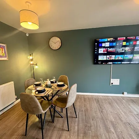 Stayva Mcr -Stylish 3Bdr By Etihad And Co-Op Live-3